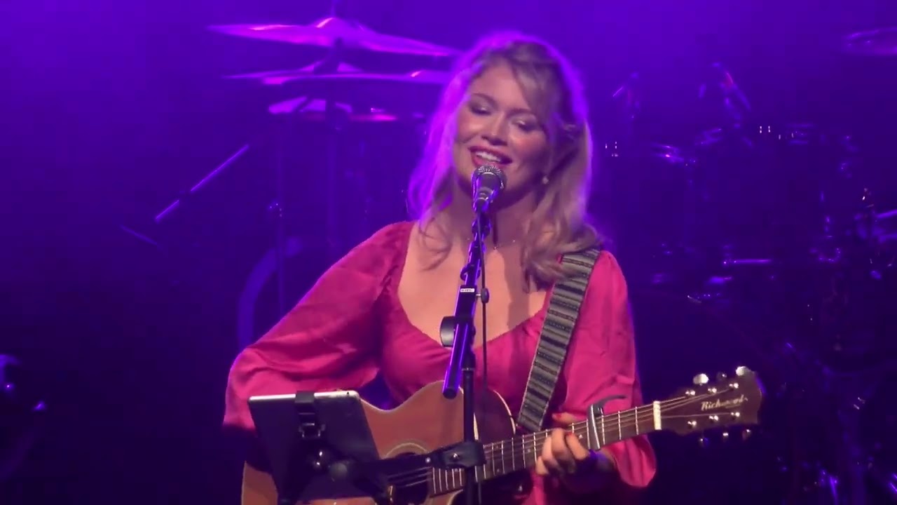 Meadhbh Walsh- This is the life (live in Gleneagle INEC Arena Killarney)