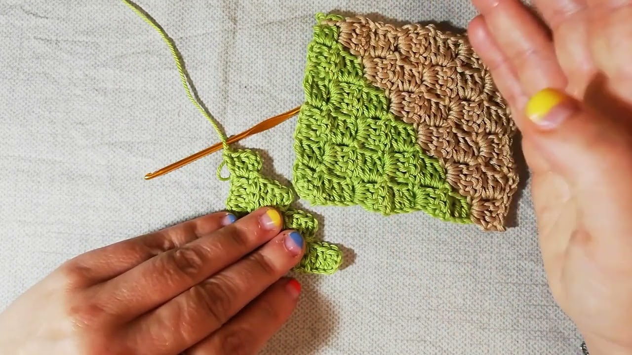 Piastrella tecnica C2C all'uncinetto(corner to corner)con cambio colore
