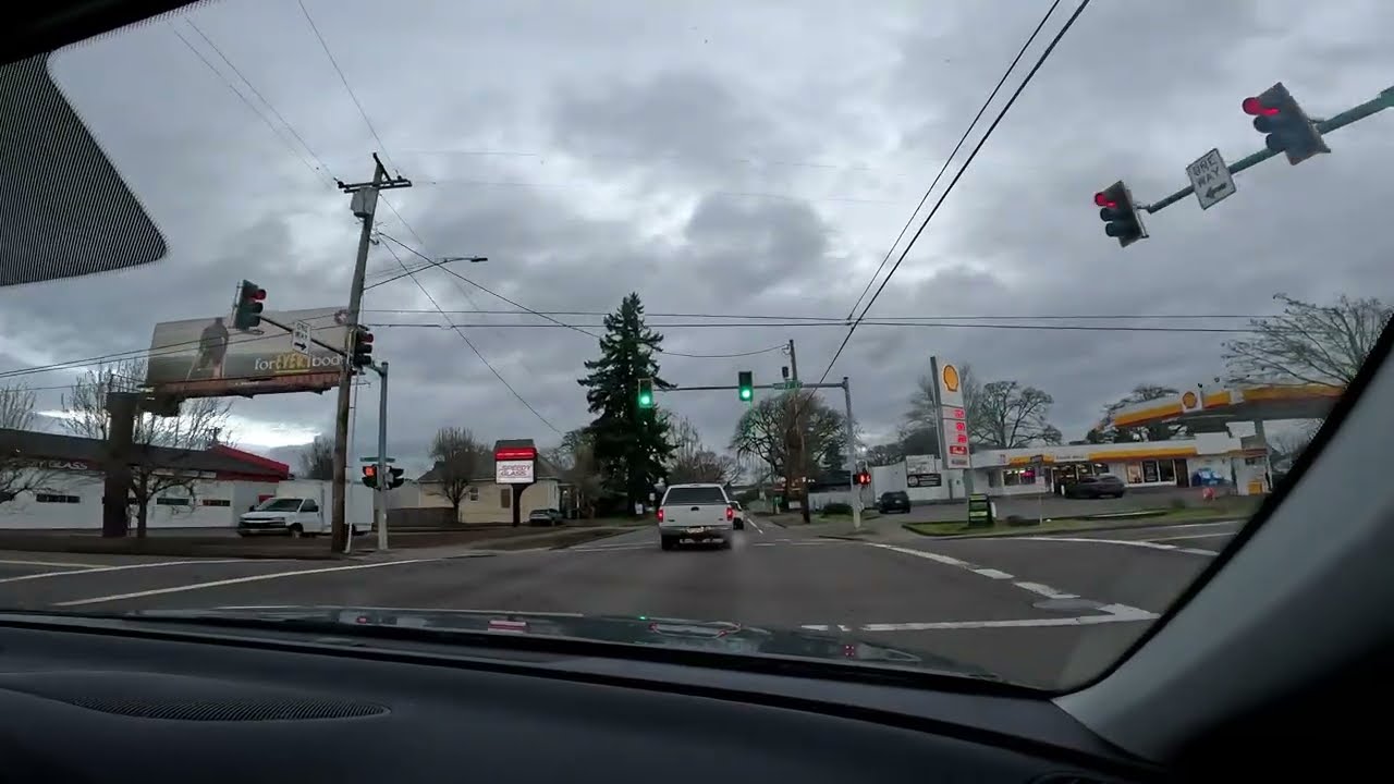 Croisan Scenic Way To Train Station
