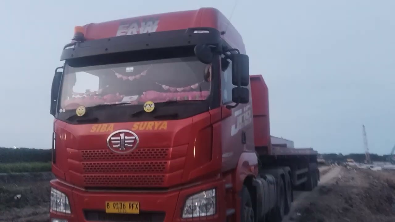 Proses pembongkaran tiang pancang di kawasan industri kendal, 