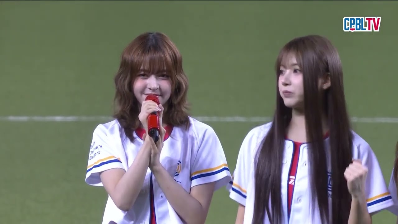 04/27 中信 VS 味全 賽前，好想當徐若熙！韓國大勢女團NMIXX為龍星大樂主題日開出好球