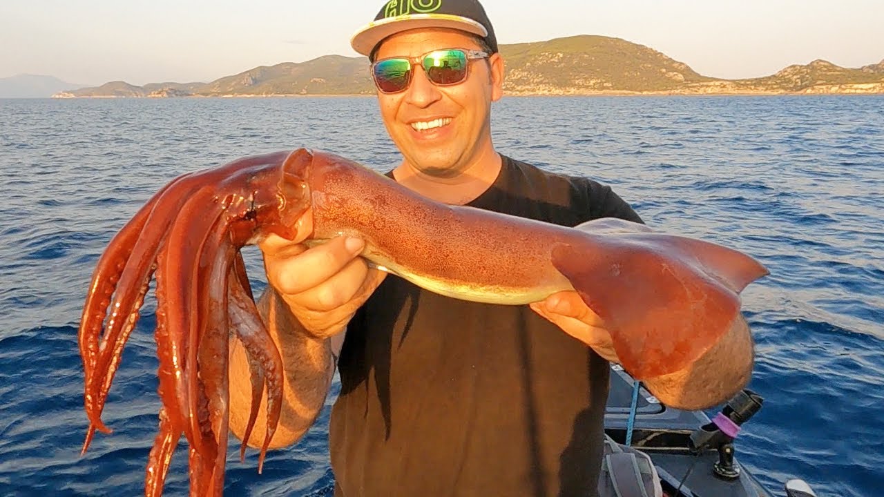 ΨΑΡΕΜΑ ΓΙΑ ΘΡΑΨΑΛΑ 🦑 ΗΜΕΡΑ & ΝΥΧΤΑ ΣΕ ΒΑΘΙΑ ΝΕΡΑ | RED DEVILS HUMBOLDT SQUID IN GREECE.