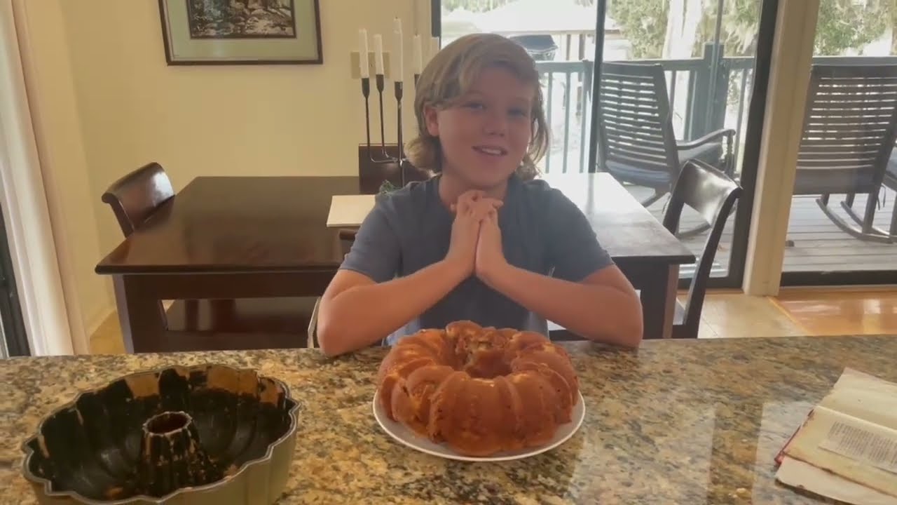 Making a Jewish apple cake