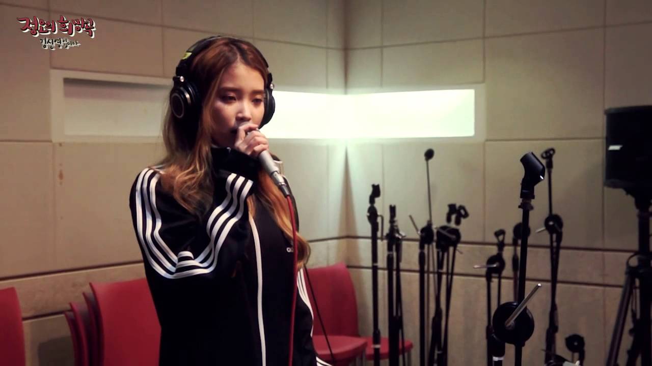 정오의 희망곡 김신영입니다 - IU - Love Of B, 아이유 - 을의 연애 (Fisrt Live Stage) 20131015