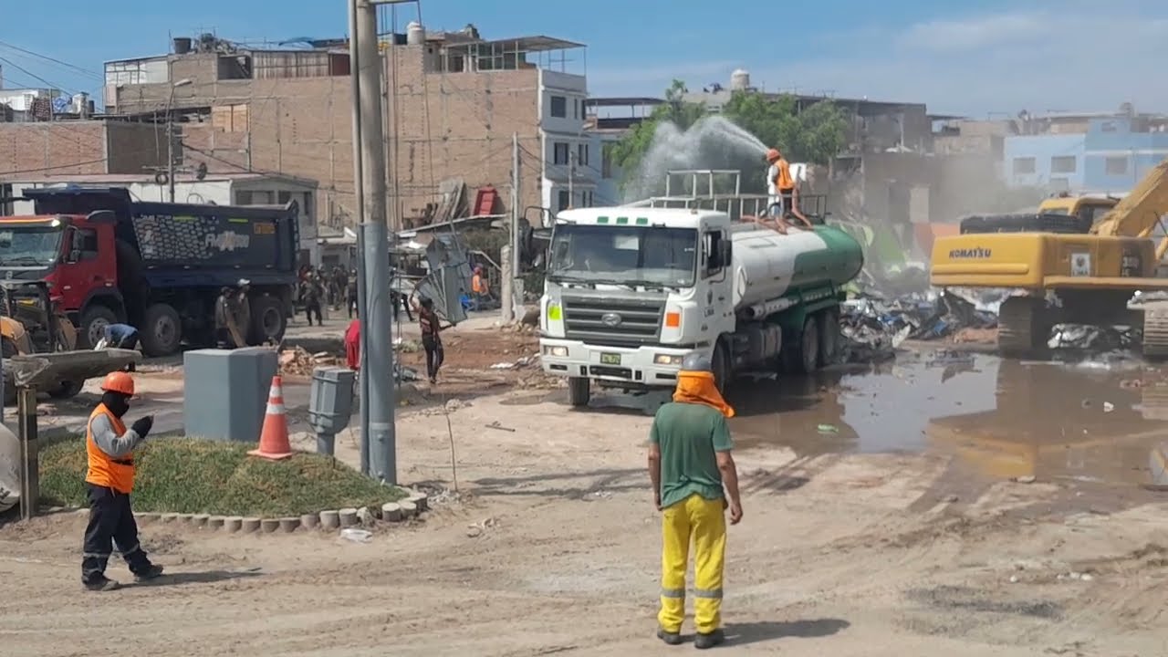 Continua la DEMOLICION TOTAL en San Juan de Miraflores. Para la ampliacion de la Via Expresa Sur.