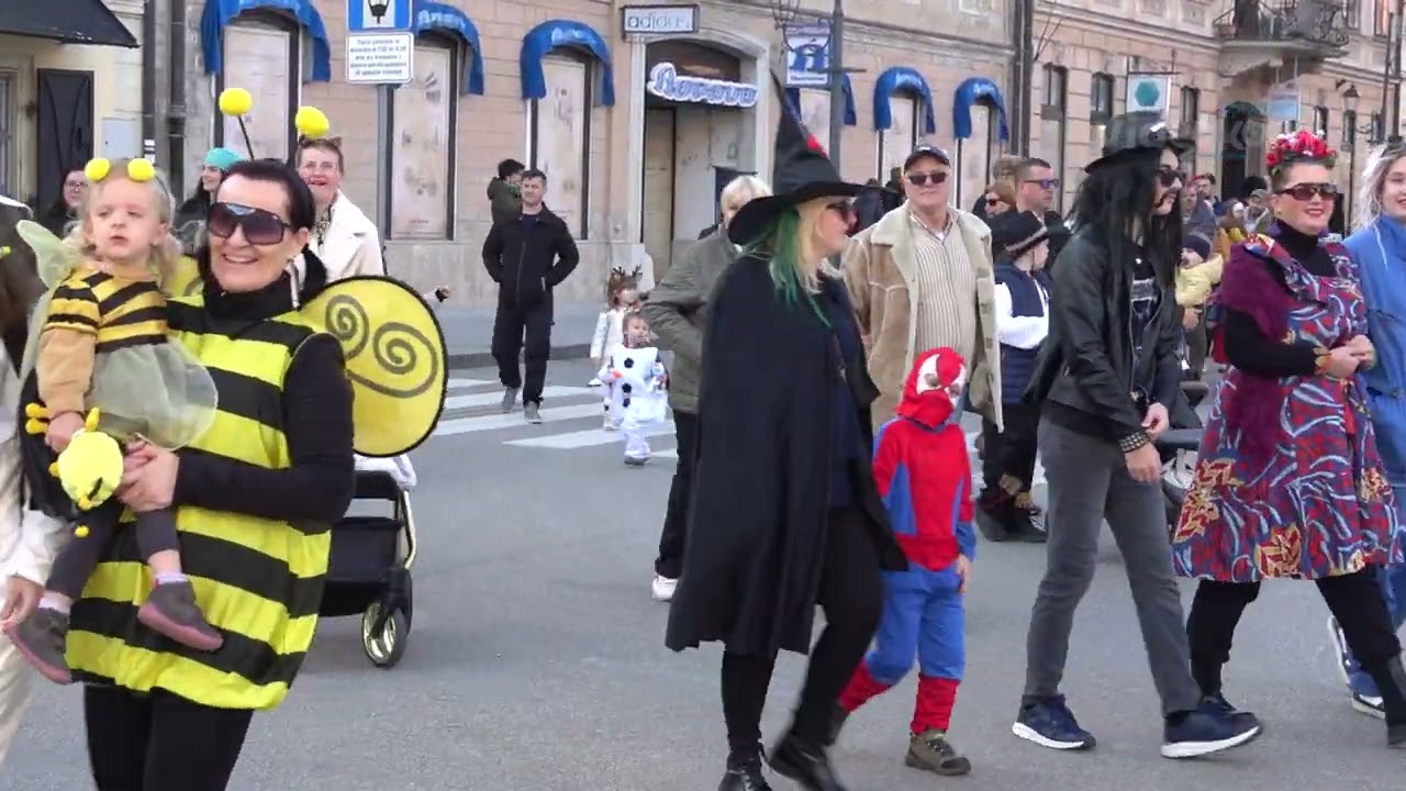 Pustna povorka 2025 skozi Brežice