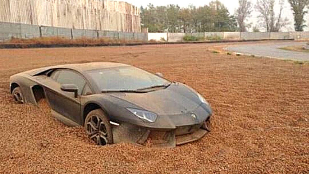 Exploring Dubai&rsquo;s Abandoned Supercars!