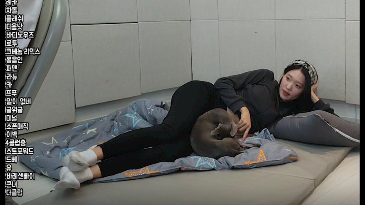 korean bj wearing dirty white socks and wiggling