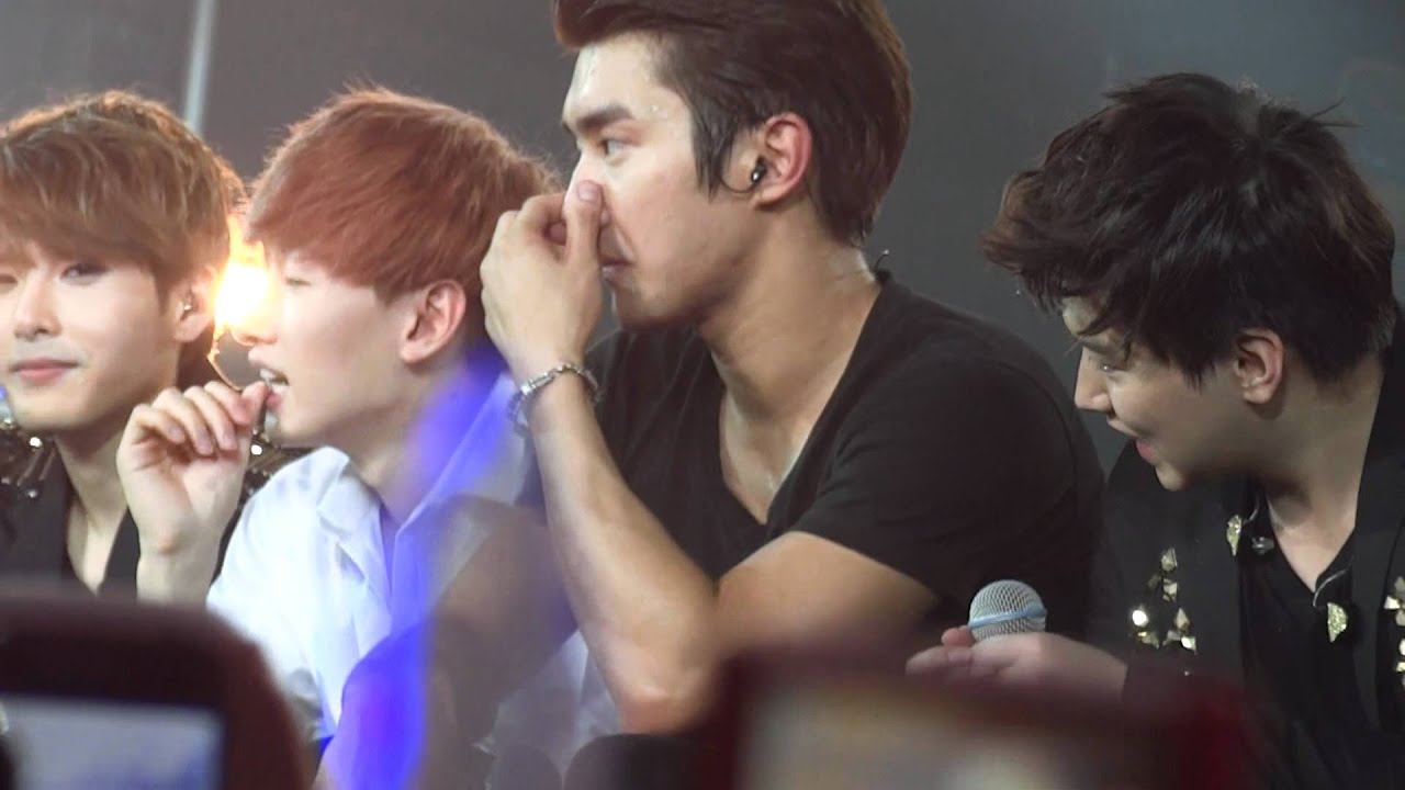 [HD] 29.04.2012 SS4 Indonesia - Members' Talk [Siwon focused] + Caught Eunhyun biting his fingers