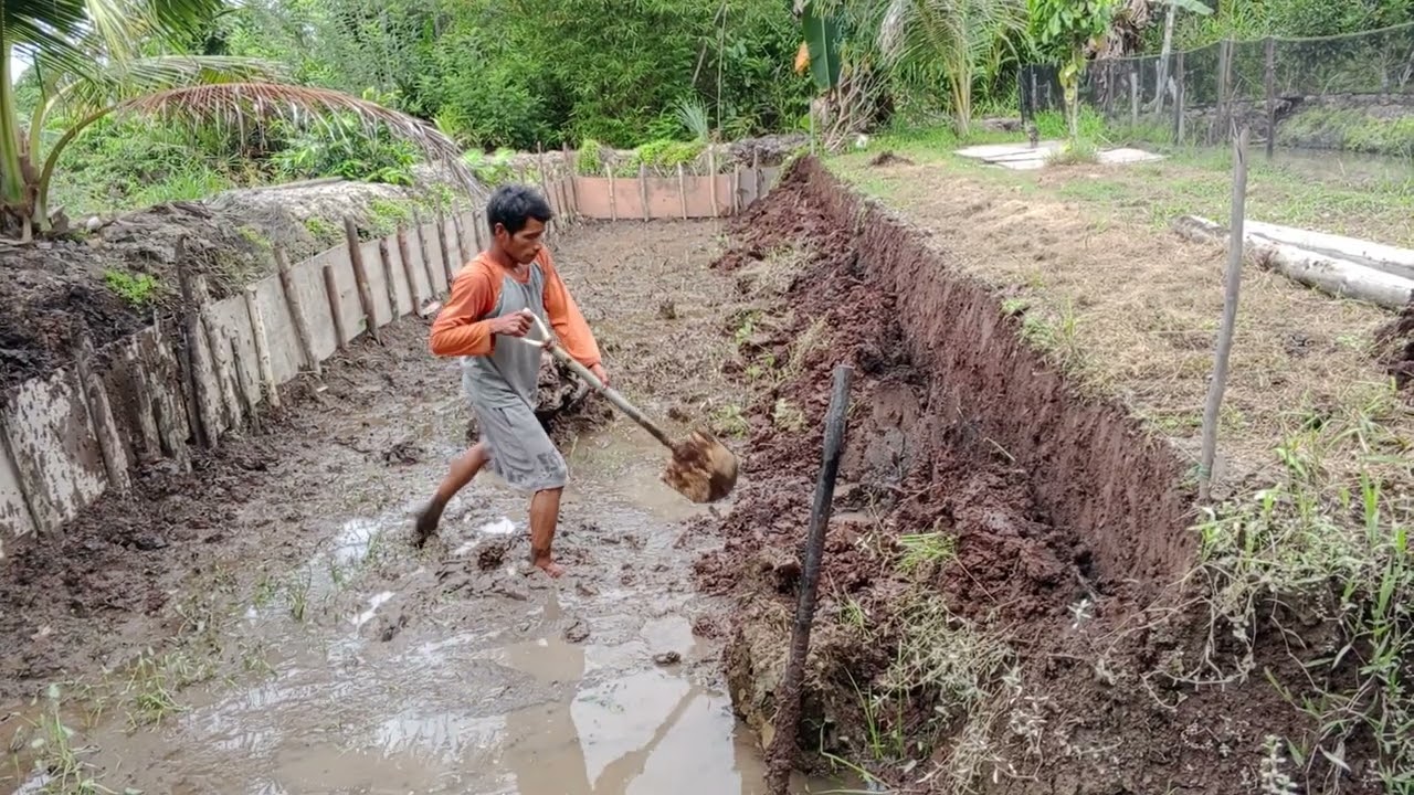 SUWASANA DI SORE HARI DI SATU ROMADAN PAK EKO PERBAIKI KOLAM