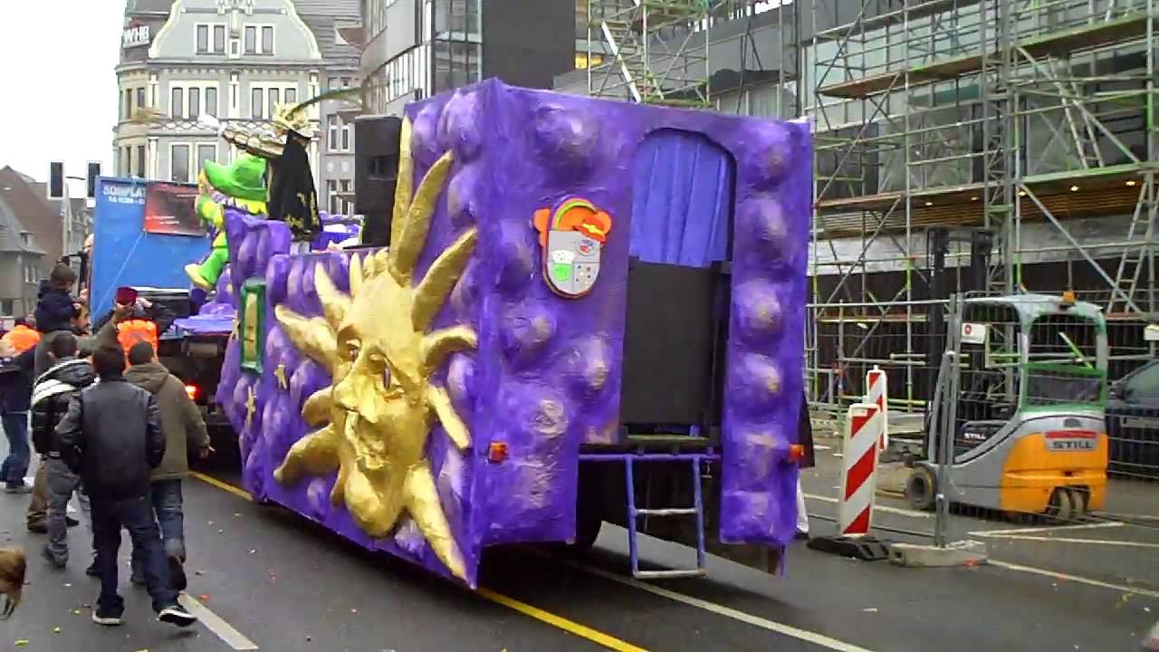Stadt-Prinzenwagen im Rosenmontagsumzug 2012 durch die Recklingh&auml;user Innenstadt
