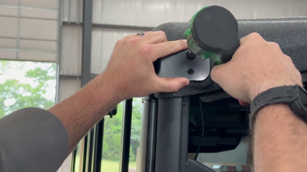 Defender Max Limited Door Installation with an AudioFormz Top
