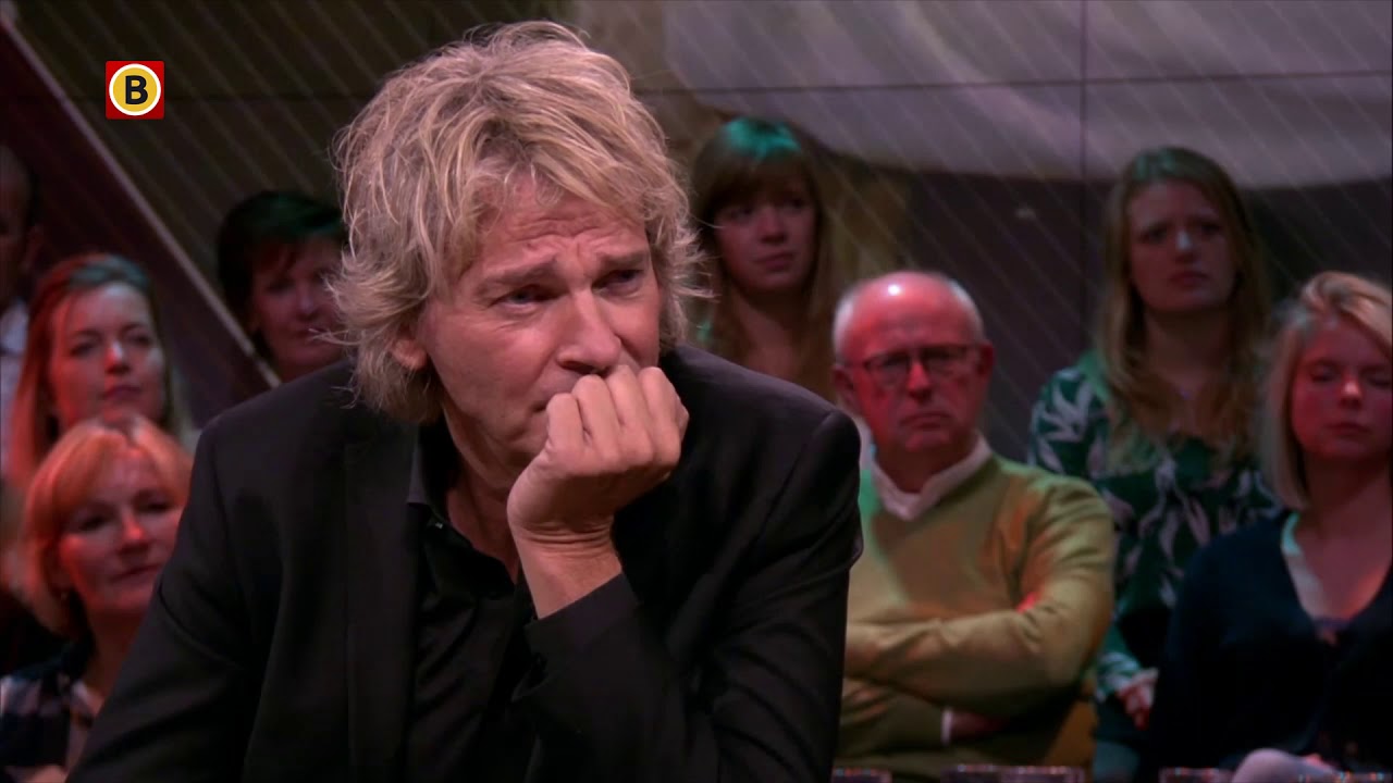 Floor In 't Veld zingt Waarom in De Wereld Draait Door.