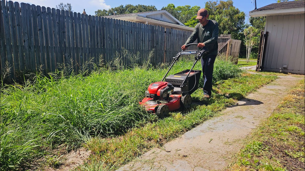 They Just Had a Baby and He Had Surgery on His Shoulder So I Helped Mow Their OVERGROWN LAWN