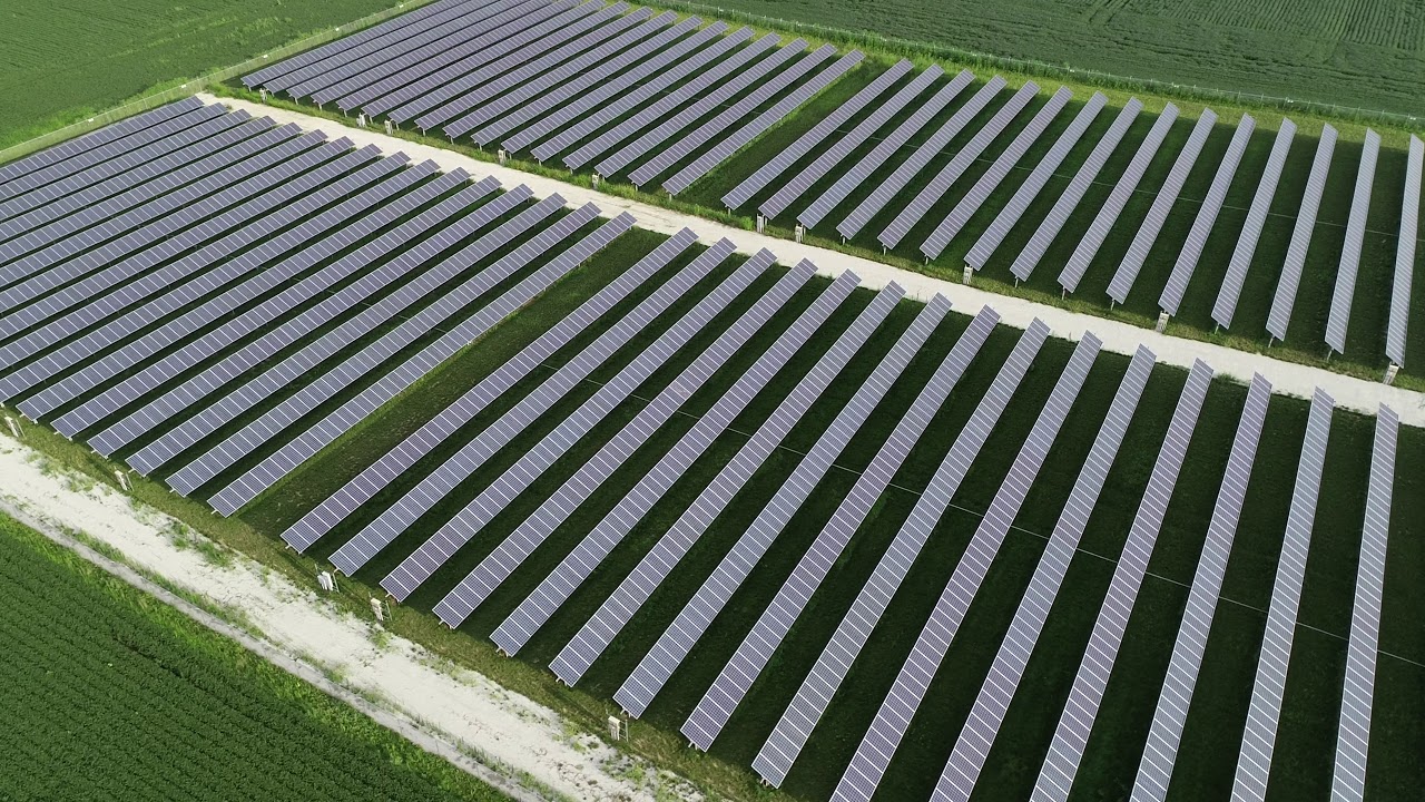 Drone Video (4K): Solar farm