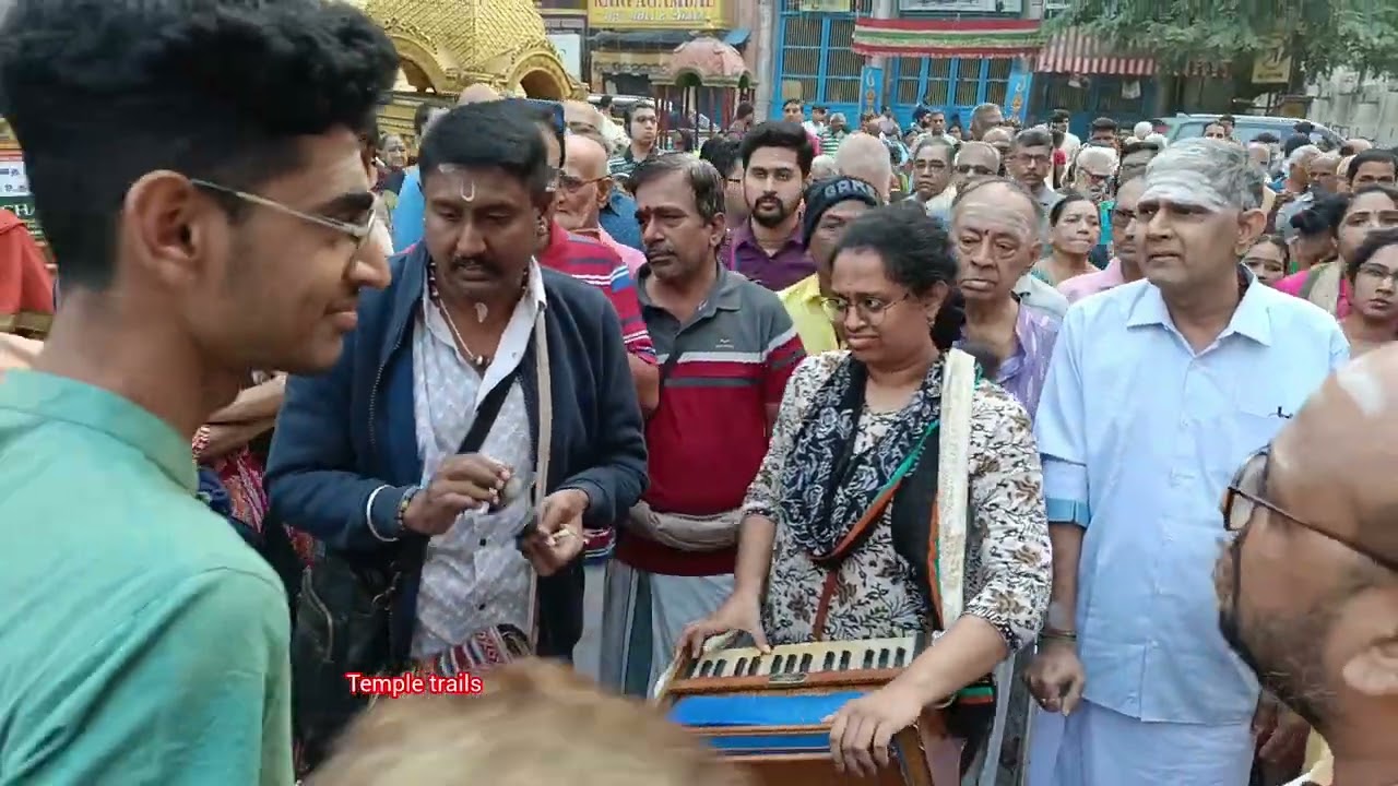 பாண்டுரங்கா பண்டரி விட்டலா ஆடிக் கொண்டாடும் பாகவதர்கள்.