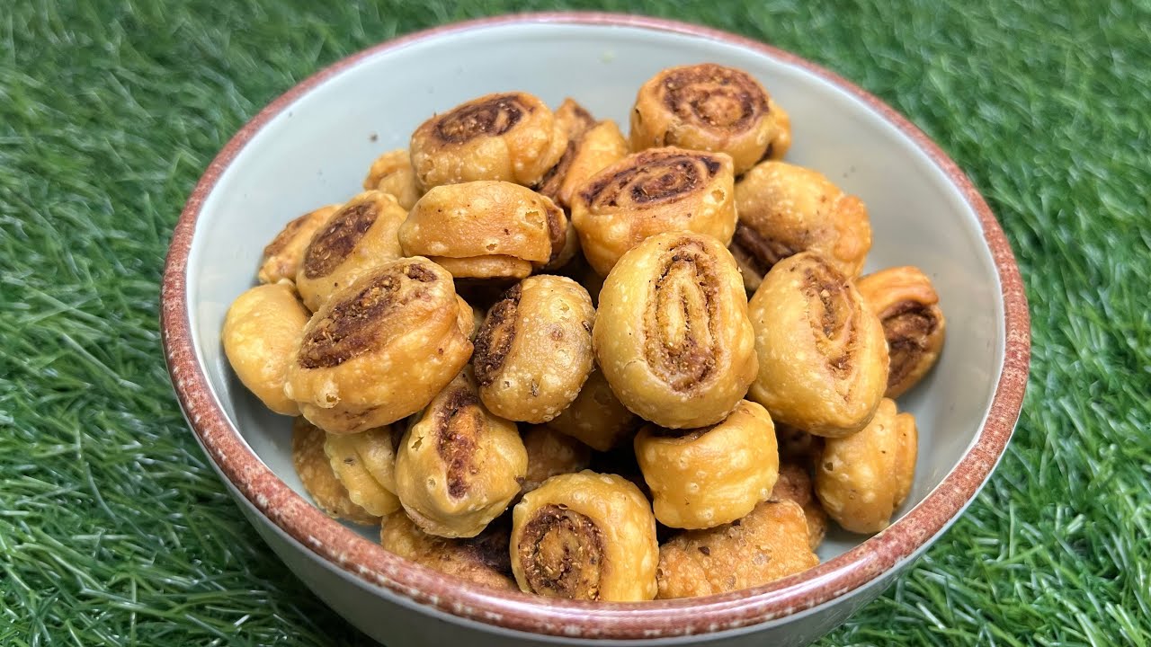 Bhakadwari॥ ভাকরওয়াড়ি॥ Recipe to make a tasty  crunchy and delicious snack Bhakadwari ॥ 