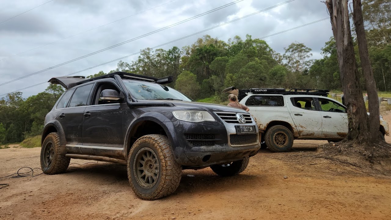 VW Touareg driving wombat holes @ glasshouse mountains.