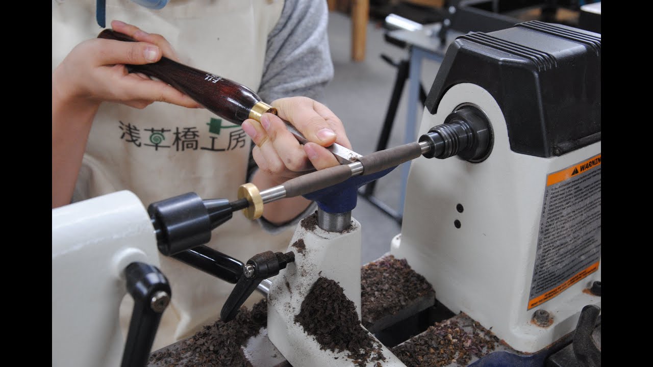 【講座】木工：木工旋盤を使用して木のボールペンを作成する。