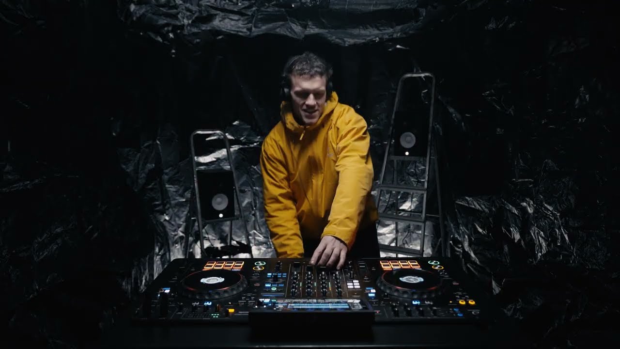HARDGROOVE TECHNO SET IN A CAVE X KLEINER C