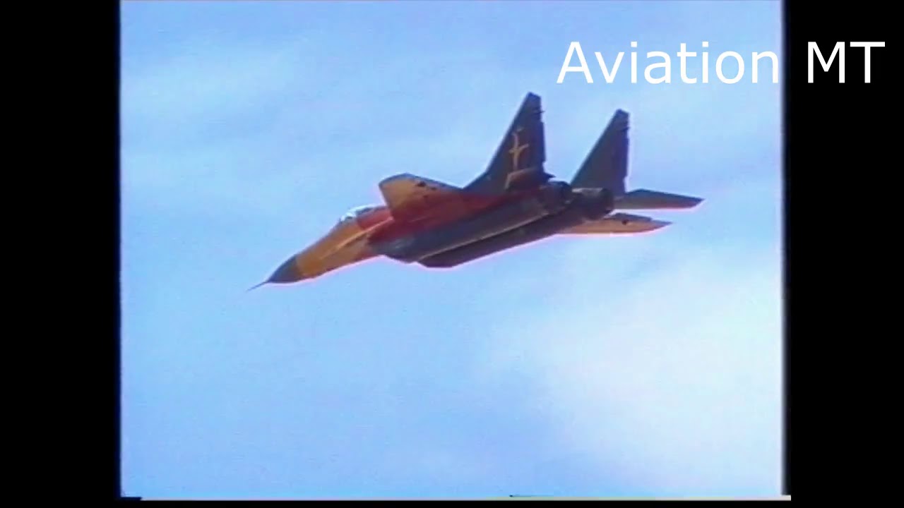 Aviation MT - Mikoyan MiG-29 Fulcrums of the German AF at the Malta International Airshow 2002