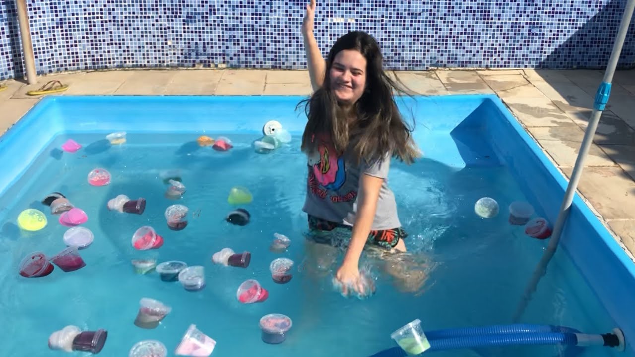 MINHA MÃE JOGOU MINHAS SLIMES NA PISCINA E SE DEU MAL