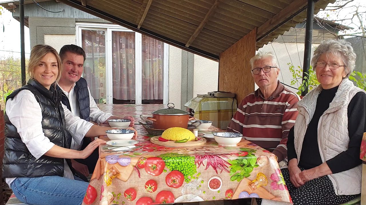 A Day with Our Parents in Moldova | Polenta, Red Borscht & Pickled Peppers Feast
