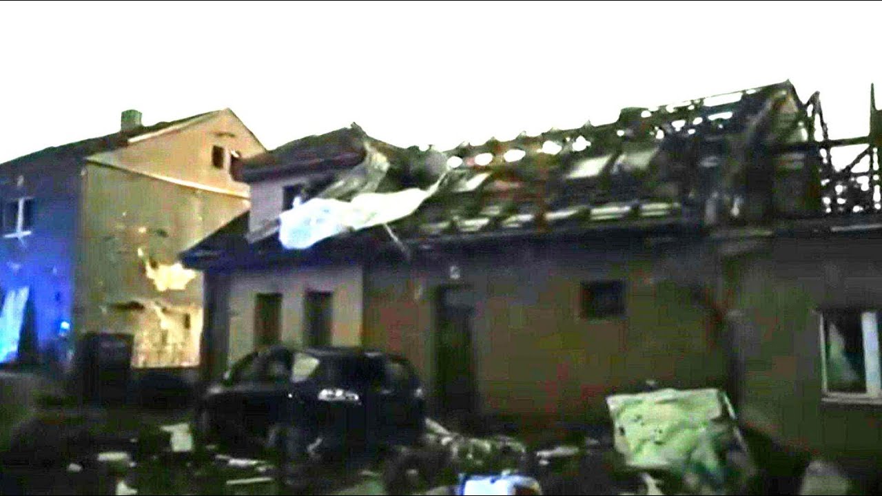 Tornado hinterl&auml;sst schwere Sch&auml;den in tschechischem Dorf | AFP