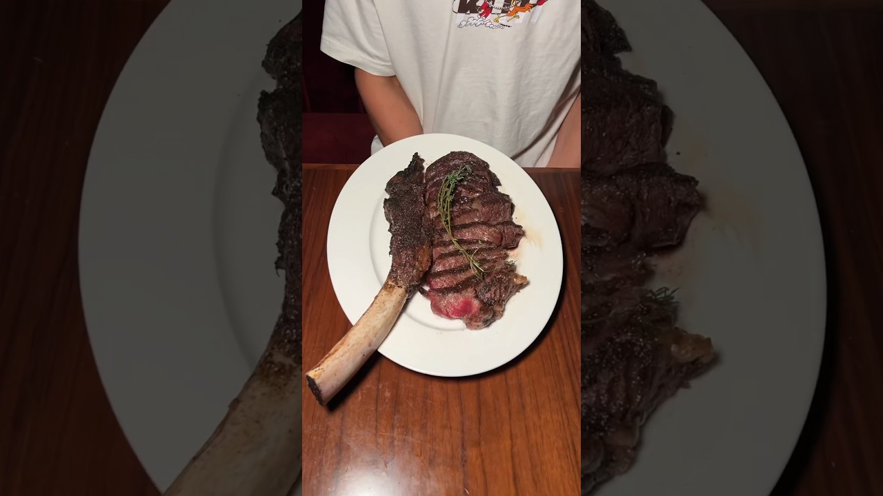 Who&rsquo;s buying this $1000 wagyu tomahawk???📍Papi Steak, Miami #steak #food