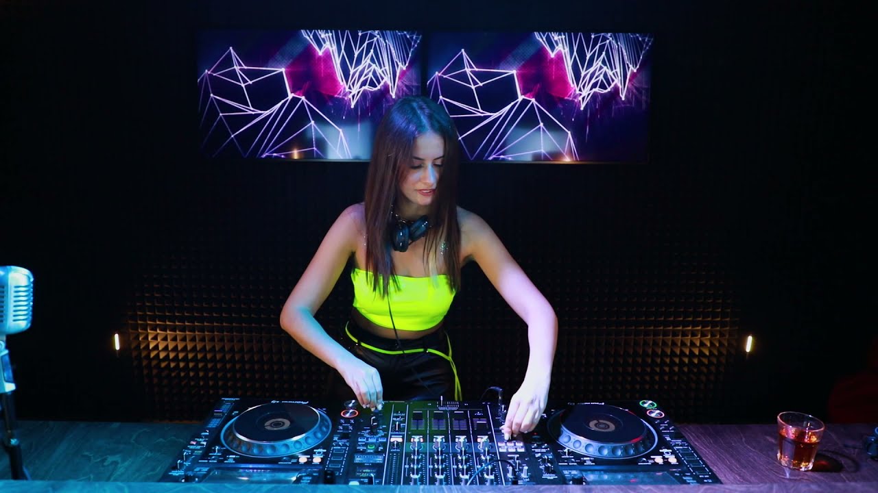Amelisa - progressive live winter mix live stream with AB music