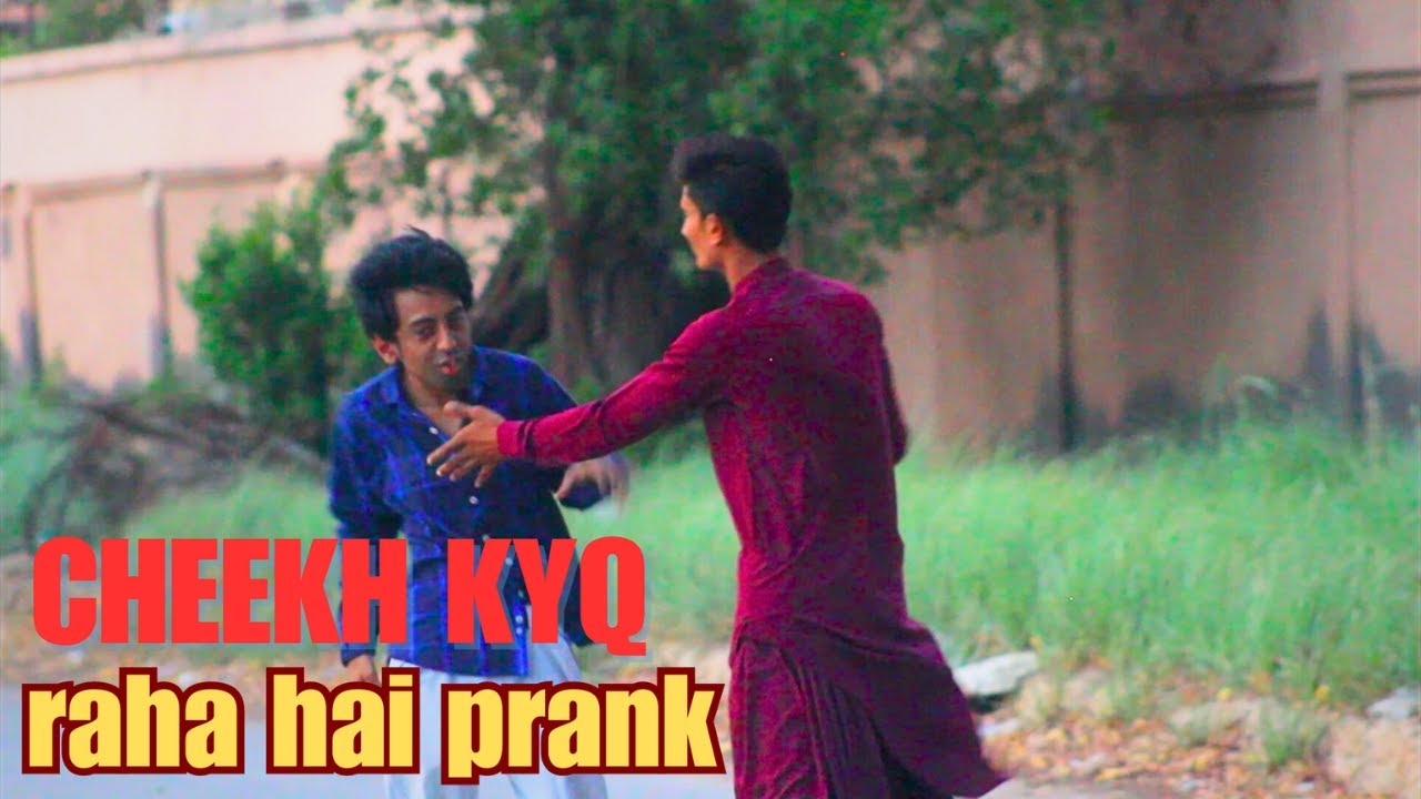 cheekh q raha hai prank in public | cheekh q raha hai prank in pakistan