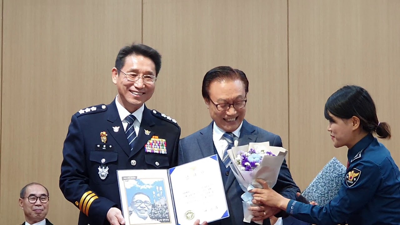 배 청장!소강석 주남석 목사 등 감사장 수여! 경기남부경찰청경목회&nbsp;2019&nbsp;성탄 축하예배-소강석 목사 &lsquo;따뜻한 세상 만들기 위하여&rsquo;설교!(관련 영상!&nbsp;&lsquo;월기총사랑방송&rsquo;)(5)