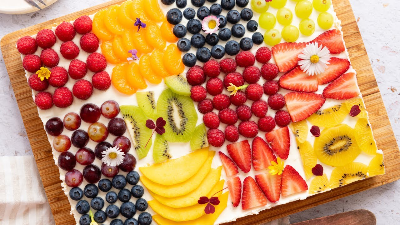 Obstkuchen vom Blech mit Biskuitboden