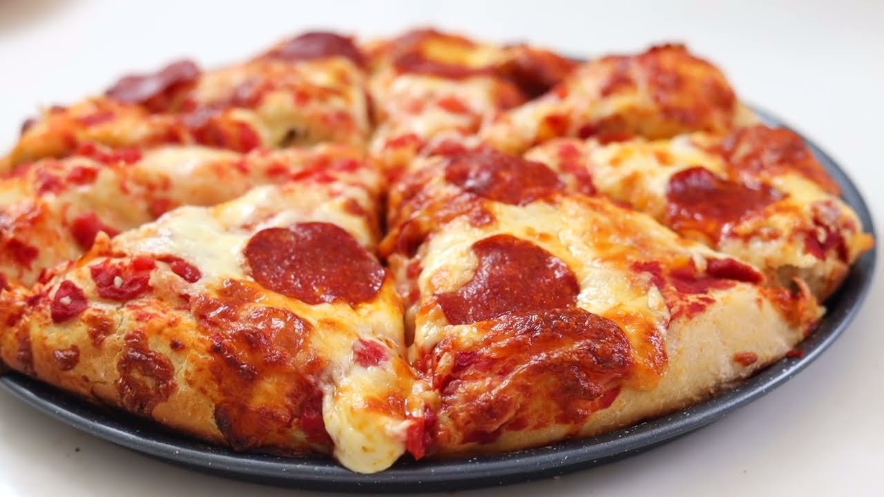 How To Make A PEPPERONI  PIZZA At Home