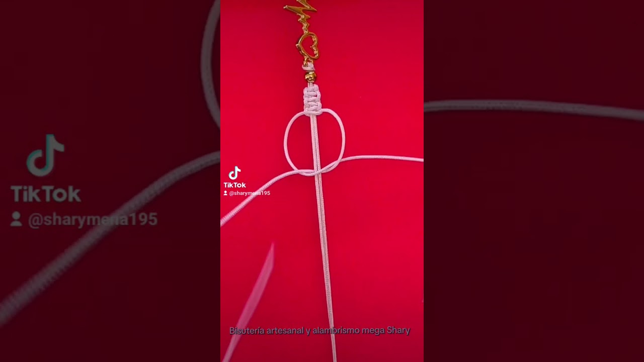 Pulsera de hilo con dije de 🐶 ❤️ 🐱