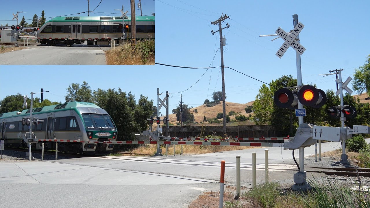 SMART 101 & 103 Trains | Landing Wy. Railroad Crossing, Petaluma CA