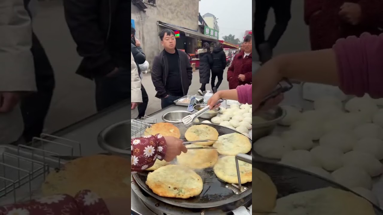 Set up a stall and sell 1,000 scallion pancakes every day!