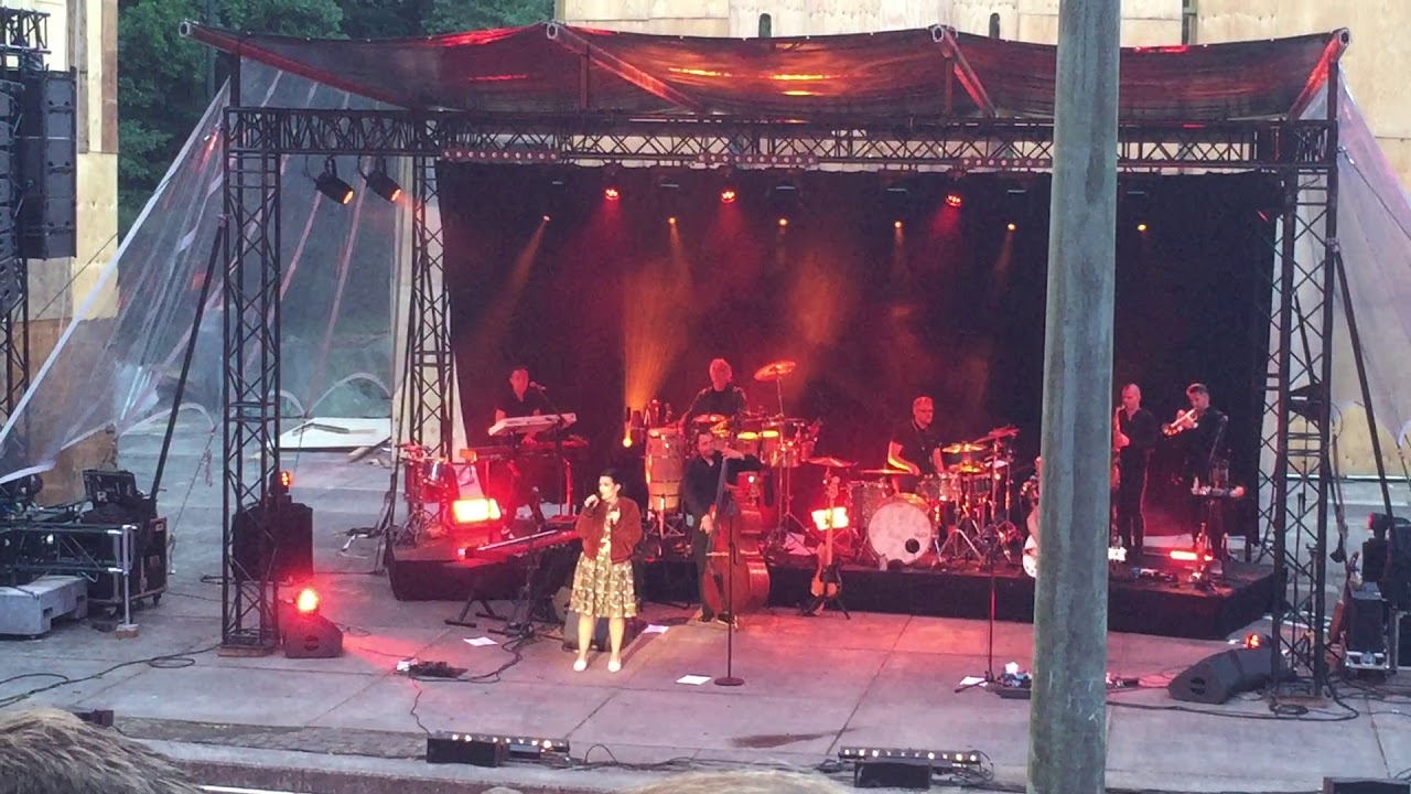 Caro Emerald - Mambo Shuffle  (Live at Amsterdamse Bos 2019)