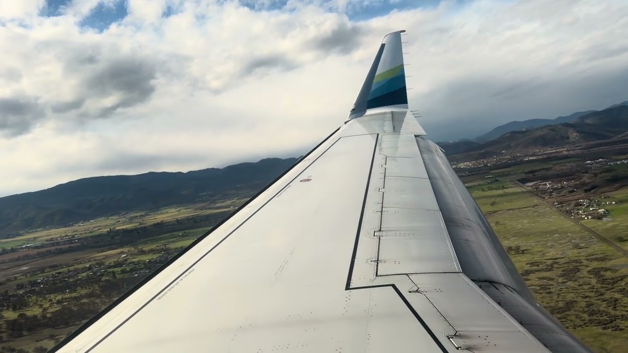 Alaska Airlines Embraer ERJ 175 landing at Rogue Valley International Airport (MFR) 
