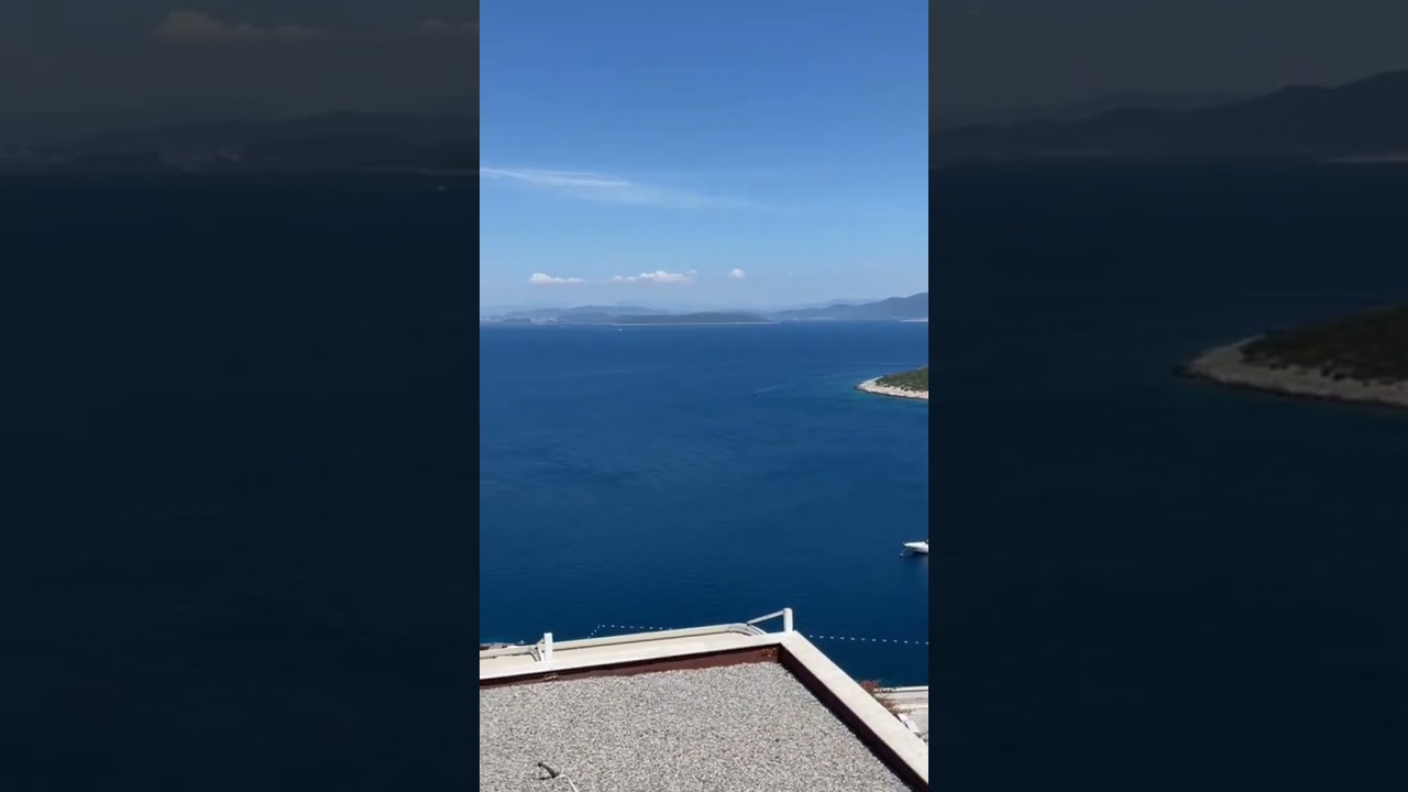 Квартира дублекс в Бодруме на берегу моря в комплексе с бассейном, пляжем, причалом, рестораном