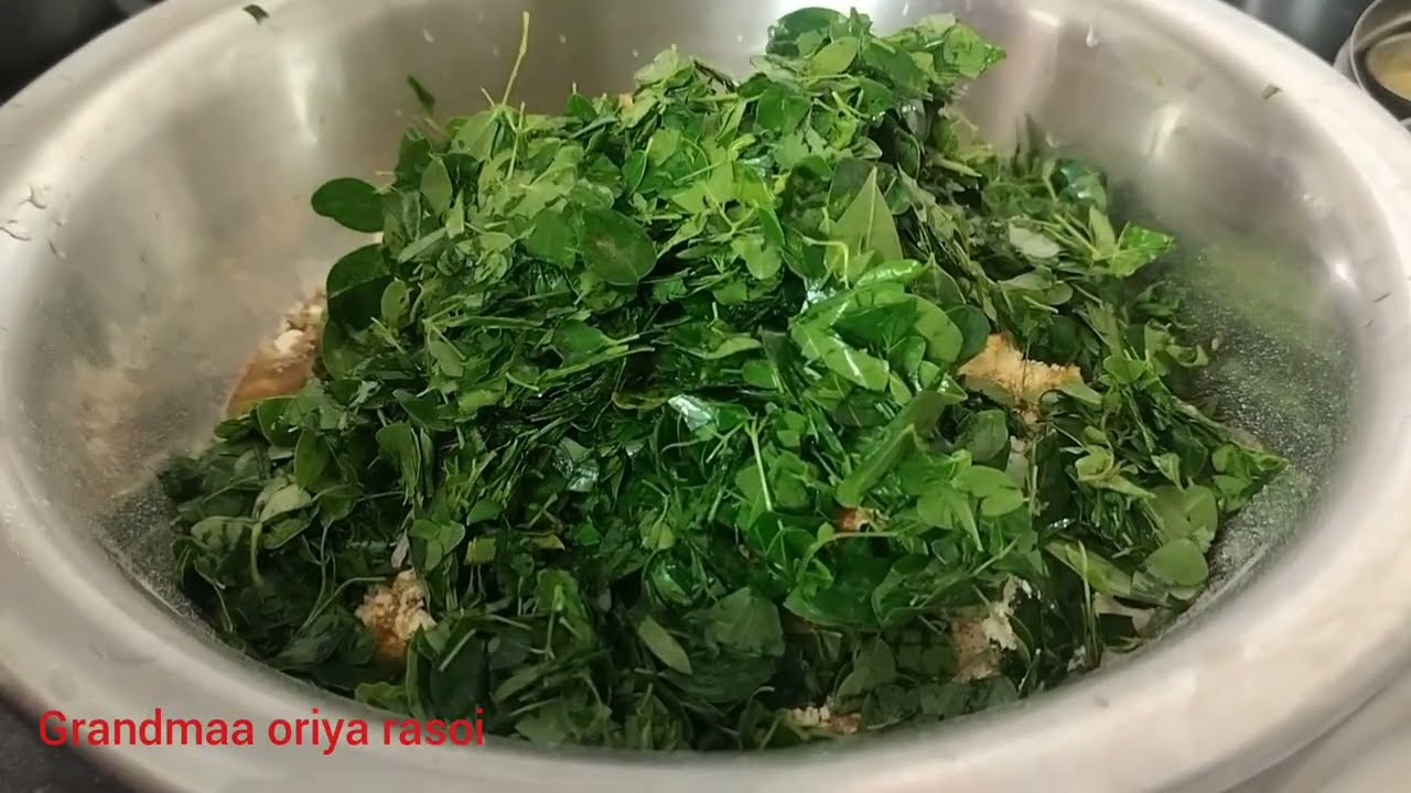 ଆମ ଭାରତ ବର୍ଷର ପ୍ରଧାନମନ୍ତ୍ରୀ ନରେନ୍ଦ୍ର ମୋଦୀଙ୍କ ପ୍ରିୟ ଖାଦ୍ୟ ହେଉଛି ସଜନା ଶାଗ ପରଟା ‼️🤩😋#drumsticks pàratha