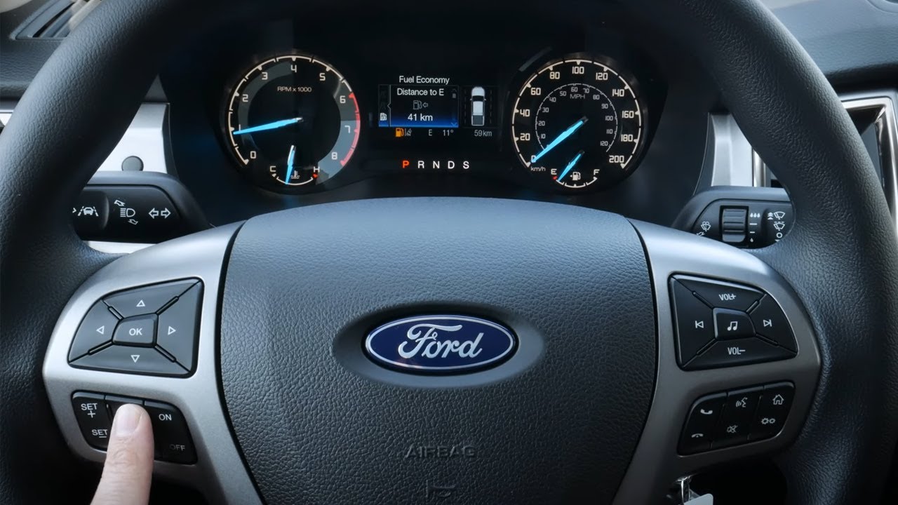 Рулевое колесо и приборная панель Ford Ranger 2020-2023 годов