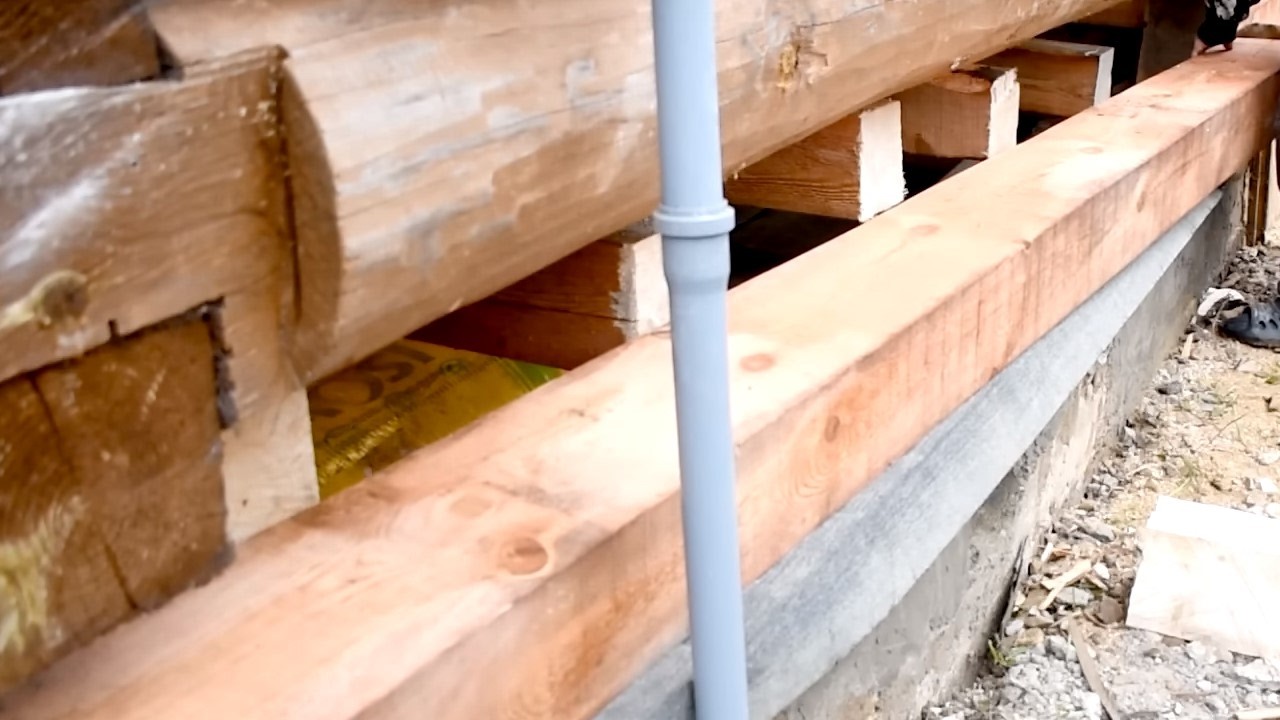 БЕЗ ПОМОЩНИКОВ ЗАМЕНИЛ ГНИЛОЙ ВЕНЕЦ ДОМА 🏠
