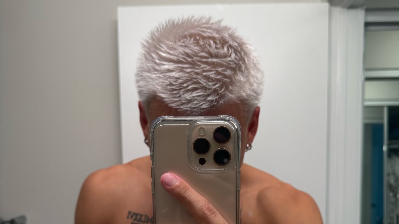 DIY: How to bleach your hair at home! (Platinum blonde)