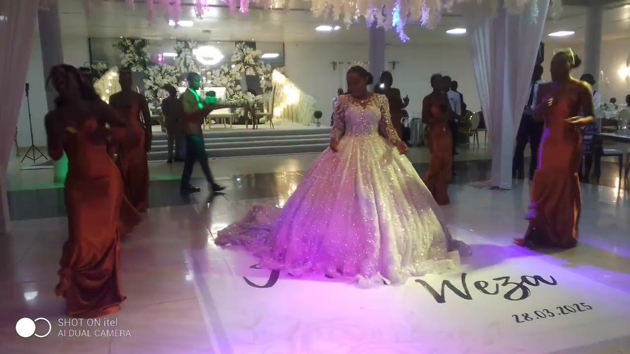 Casamento da weza  dança com suas damas