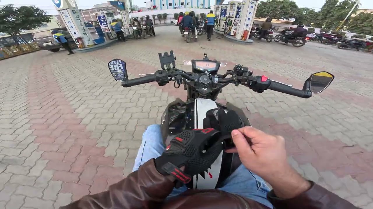 btao petrol lene mai itna time lagta hai?? and insane riding in patna digha to kurji road