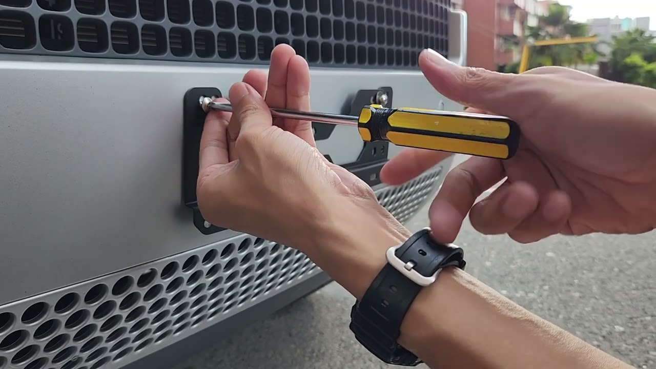 LAND ROVER Denfender更換鐵公公不鏽鋼車牌架安裝教學