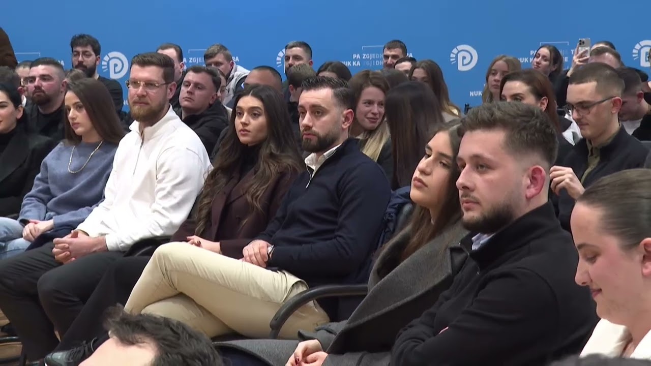 Top Channel/ Një ditë para protestës, Berisha thirrje të rinjve:Ngrihuni si në Beograd e Bangladesh