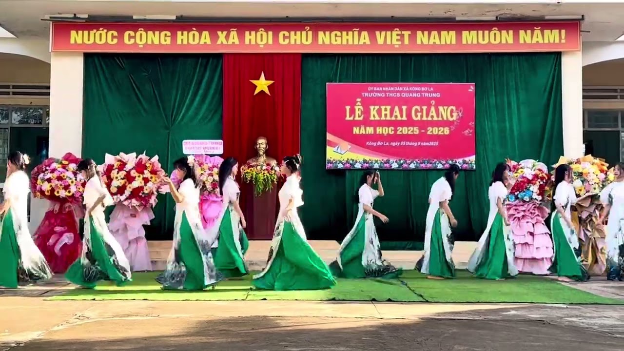 Thịnh vượng Việt Nam sáng ngời - múa - Khối 8 THCS Quang Trung- Kông Bơ La - Gia Lai