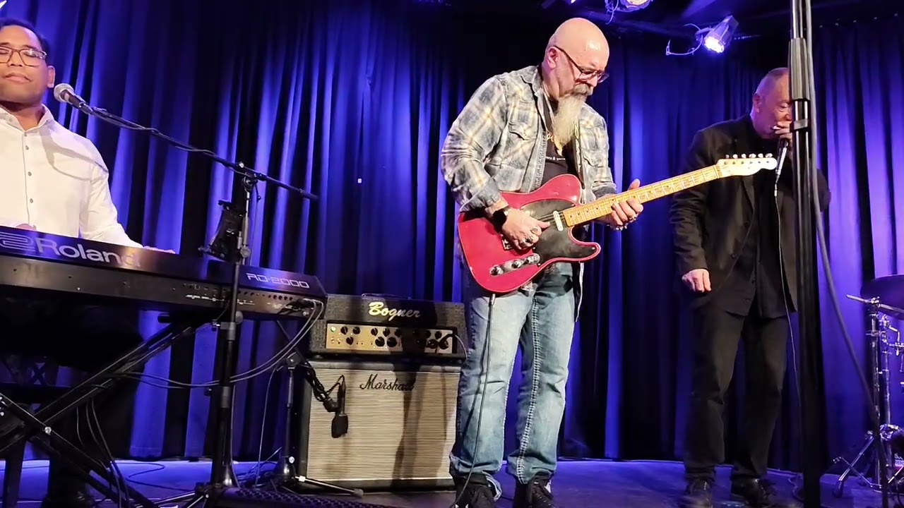 Peter Schmidt(Git.Voc.)Bernd Kleinow(BluesHarp,Voc)Eeco Rijken Rapp(Org,Voc.)David Herzel(Drum,Voc)